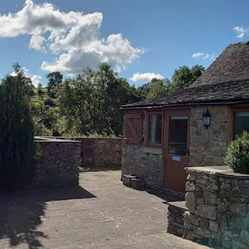 Holiday cottage and farmhouse in Fenny Bentley, Derbyshire Go Beyond
